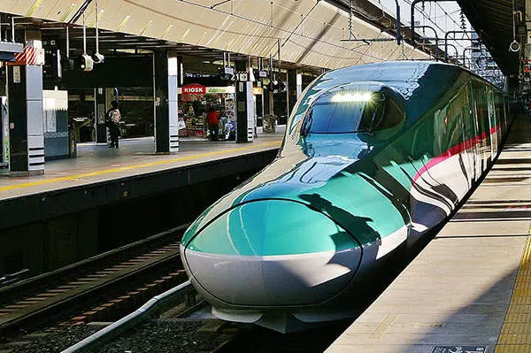 قطار پرسرعت جهان-سری E۵ شینکانسن هایابوسا