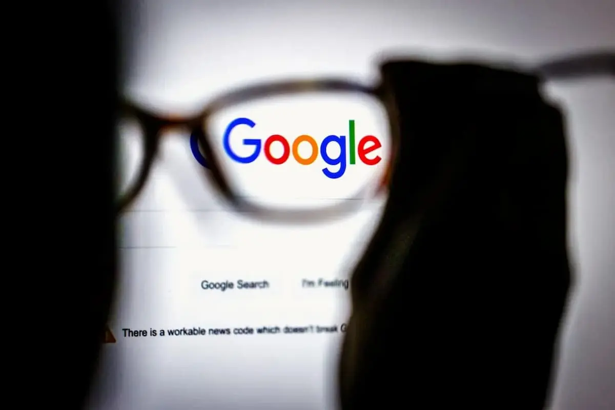 google-search-logo-glasses-dark-shadow-656583478d35dab79ef67c01