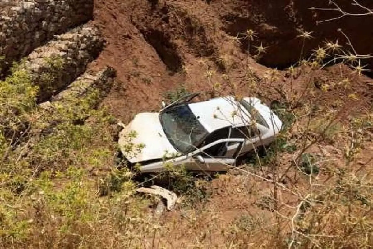 سقوط خودرو در جاده امامزاده داود