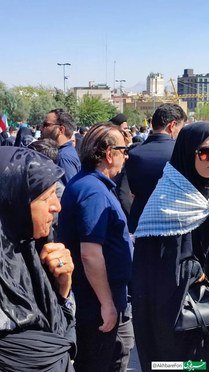 حضور مجید مجیدی در نماز جمعه تهران به امامت رهبر انقلاب
