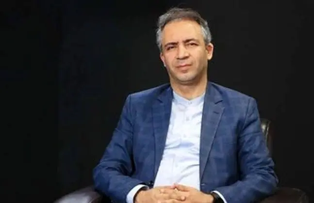 وحید شقاقی: دولت می تواند دلار را ده هزار تومان پائین بیاورد