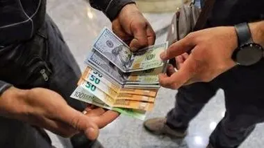 کیهان فرضیه دست داشتن دولت در افزایش قیمت دلار را مطرح کرد!
