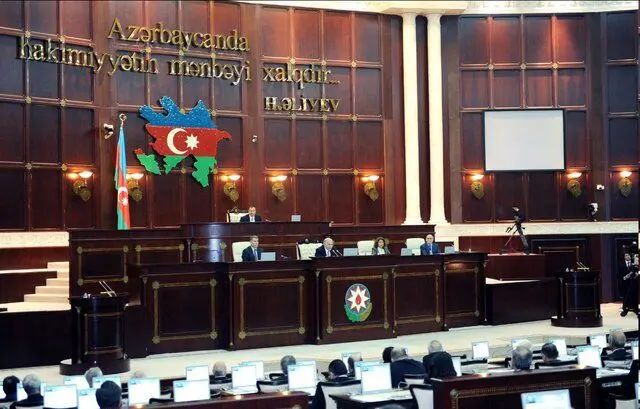 علی‌اف مجلس ملی جمهوری آذربایجان را منحل کرد