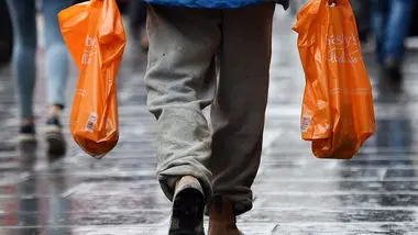 محیط‌زیست: توزیع رایگان کیسه‌های پلاستیکی در فروشگاه‌ها باید ممنوع شود