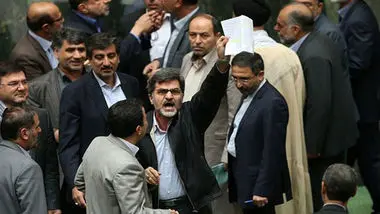 حمله تند کوچک‌زاده به پزشکیان در مجلس؛ با ظریف نمی‌توان کشور را به وحدت رساند +ویدئو