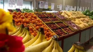 با گران فروشان بازار میوه برخورد تعزیراتی می شود