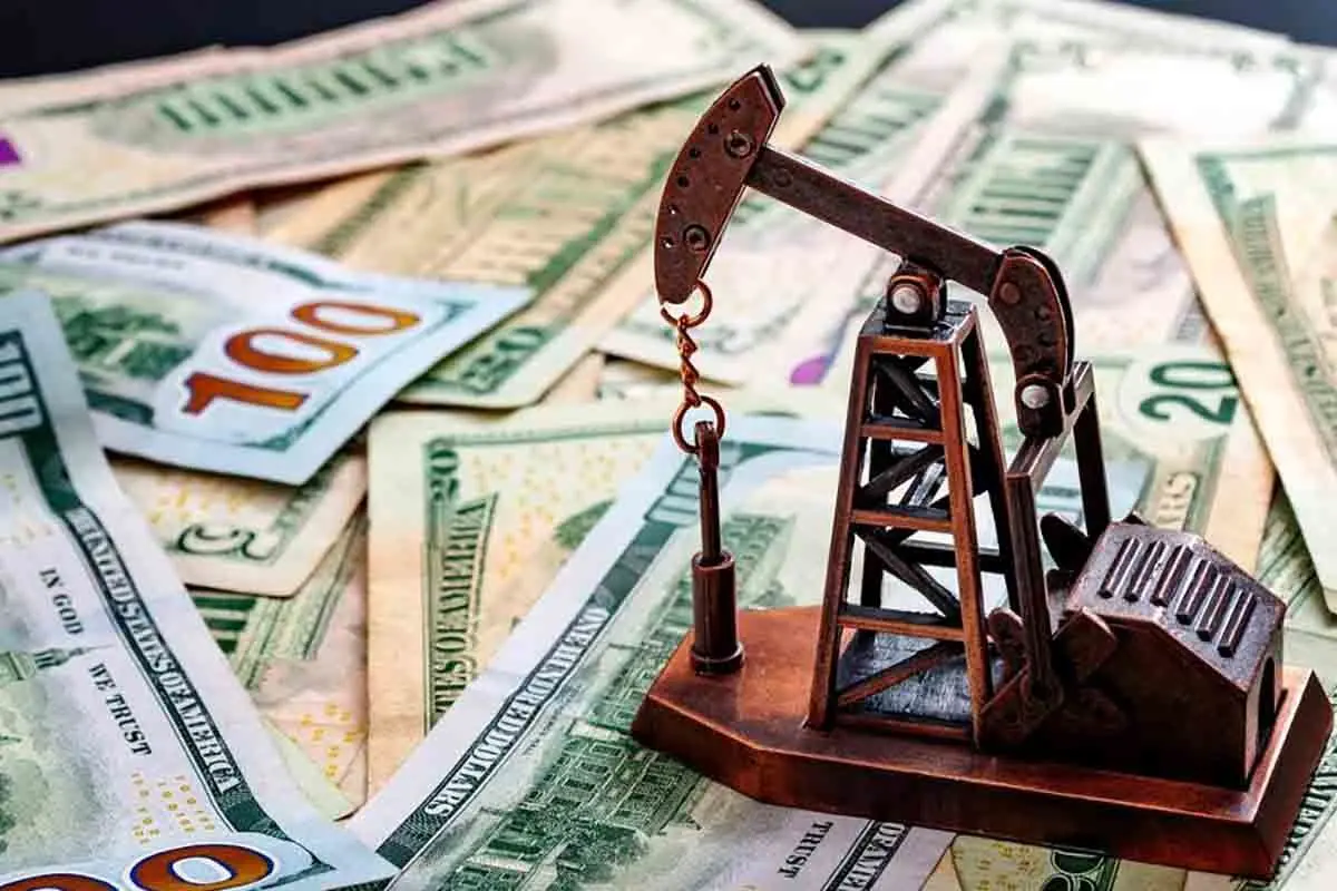 سهم دلار در معاملات نفت جهان کاهش یافت