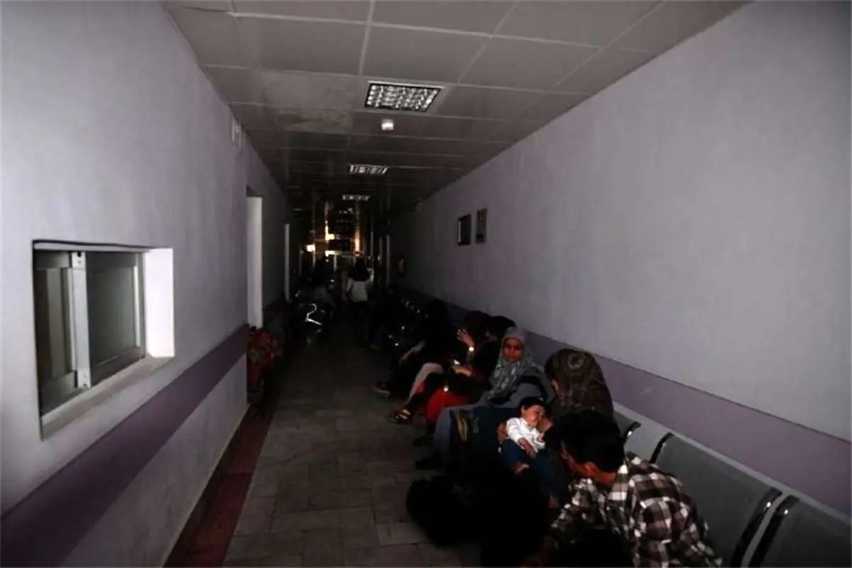 بدحالی بیماران دیالیزی به دلیل قطعی برق/ قطعی برق در بیمارستان‌ها از لاهیجان تا محلات ادامه دارد