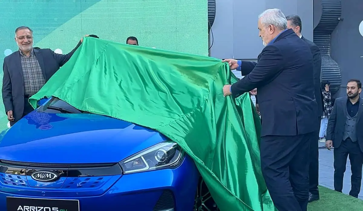 وزیر صمت: روند برقی‌سازی خودرو در ایران سریع‌تر از اروپاست/ تحویل 88 دستگاه آریزو 5 برقی به سازمان تاکسی‌رانی