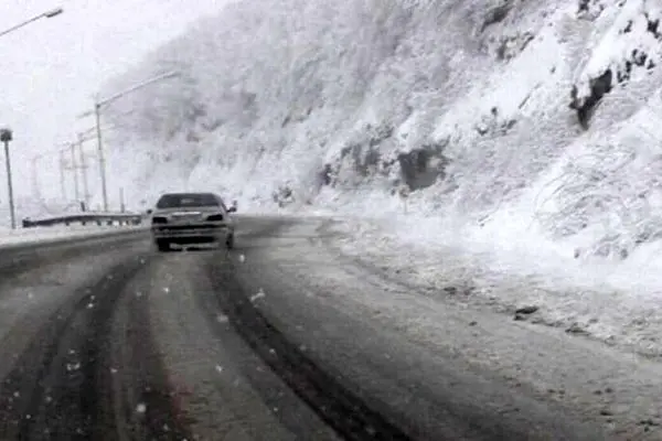 بارش برف و باران در جاده‌های ۲۰ استان