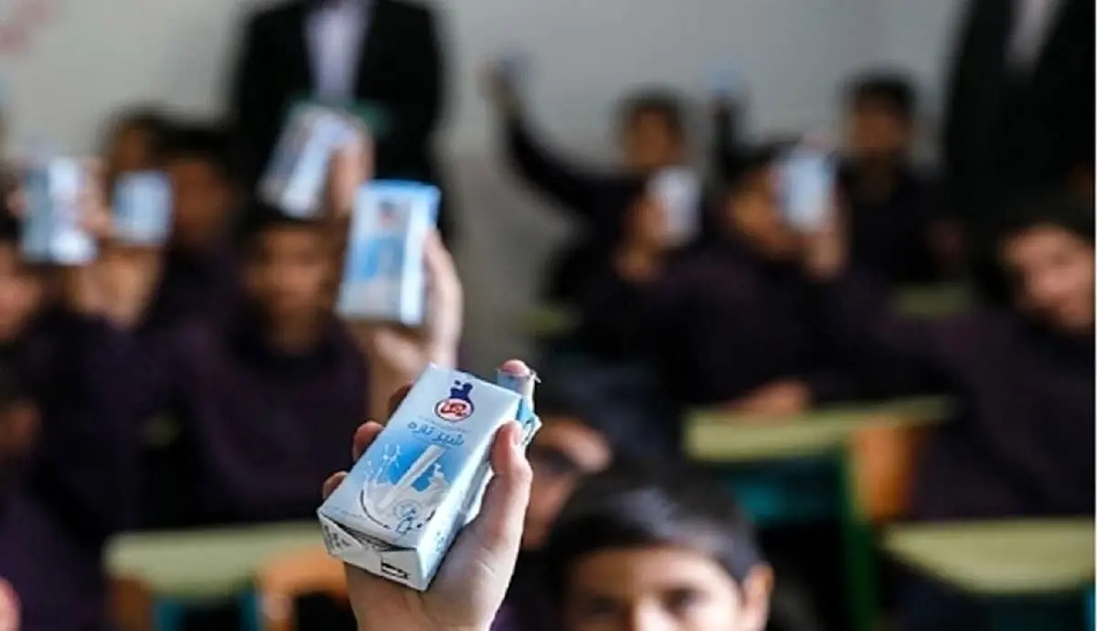 توزیع شیر رایگان در مدارس 11 استان محروم/کلاس خالی از معلم نداریم!