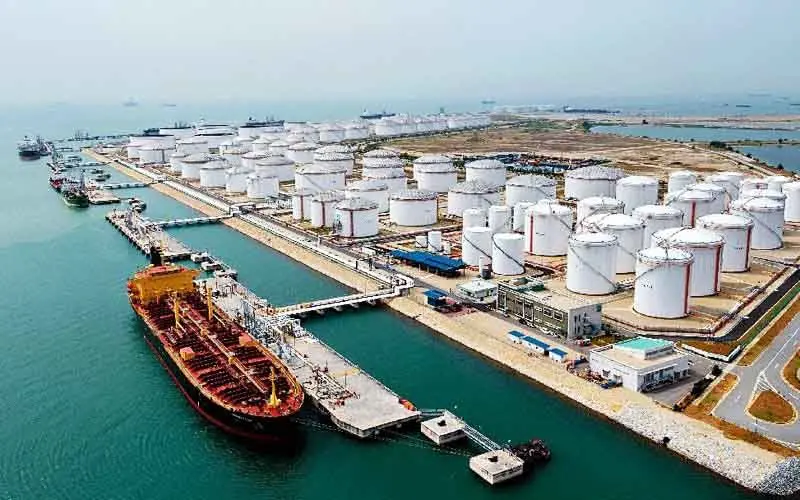 صادرات نفت ایران 100 هزار بشکه در روز کاهش یافت
