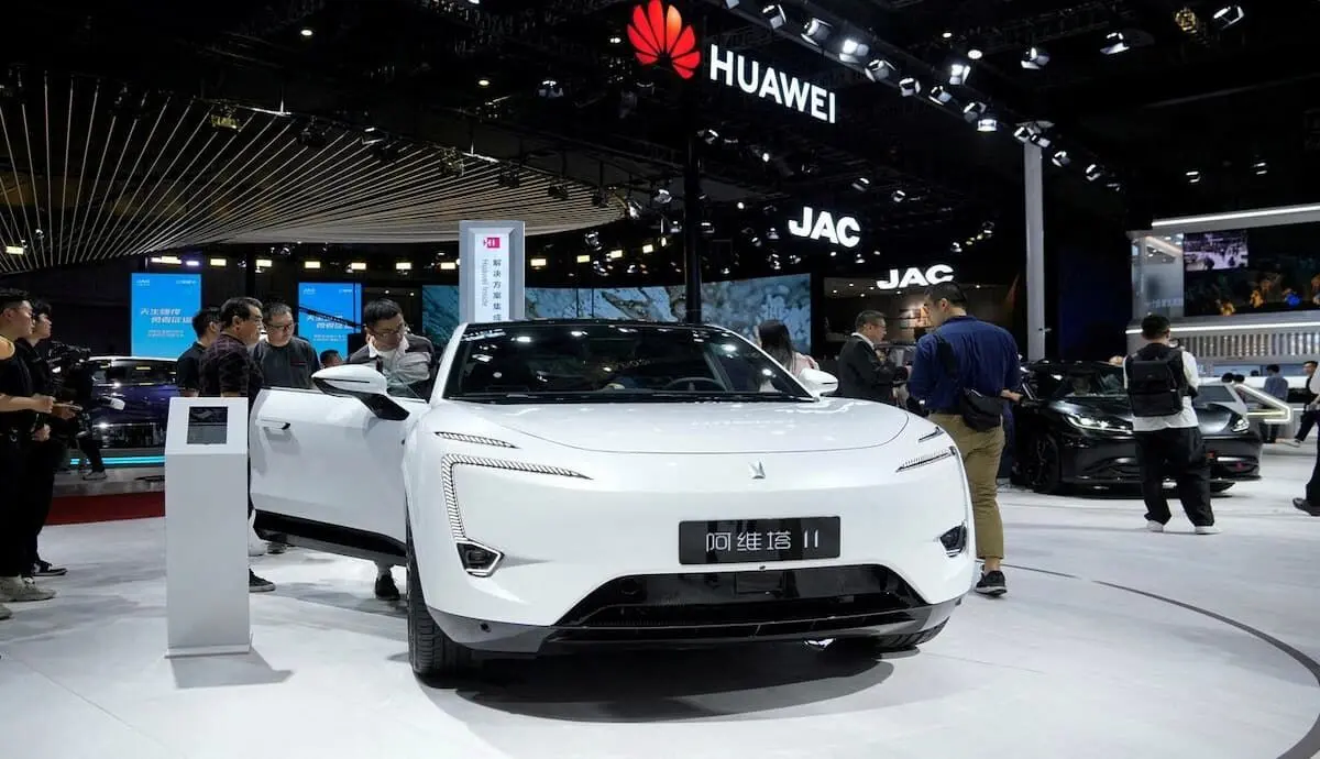 چین با همکاری هوآوی خودروی هوشمند می‌سازد