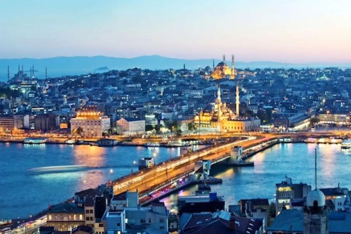 سفر گردشگران خارجی به ترکیه 37 درصد کم شد