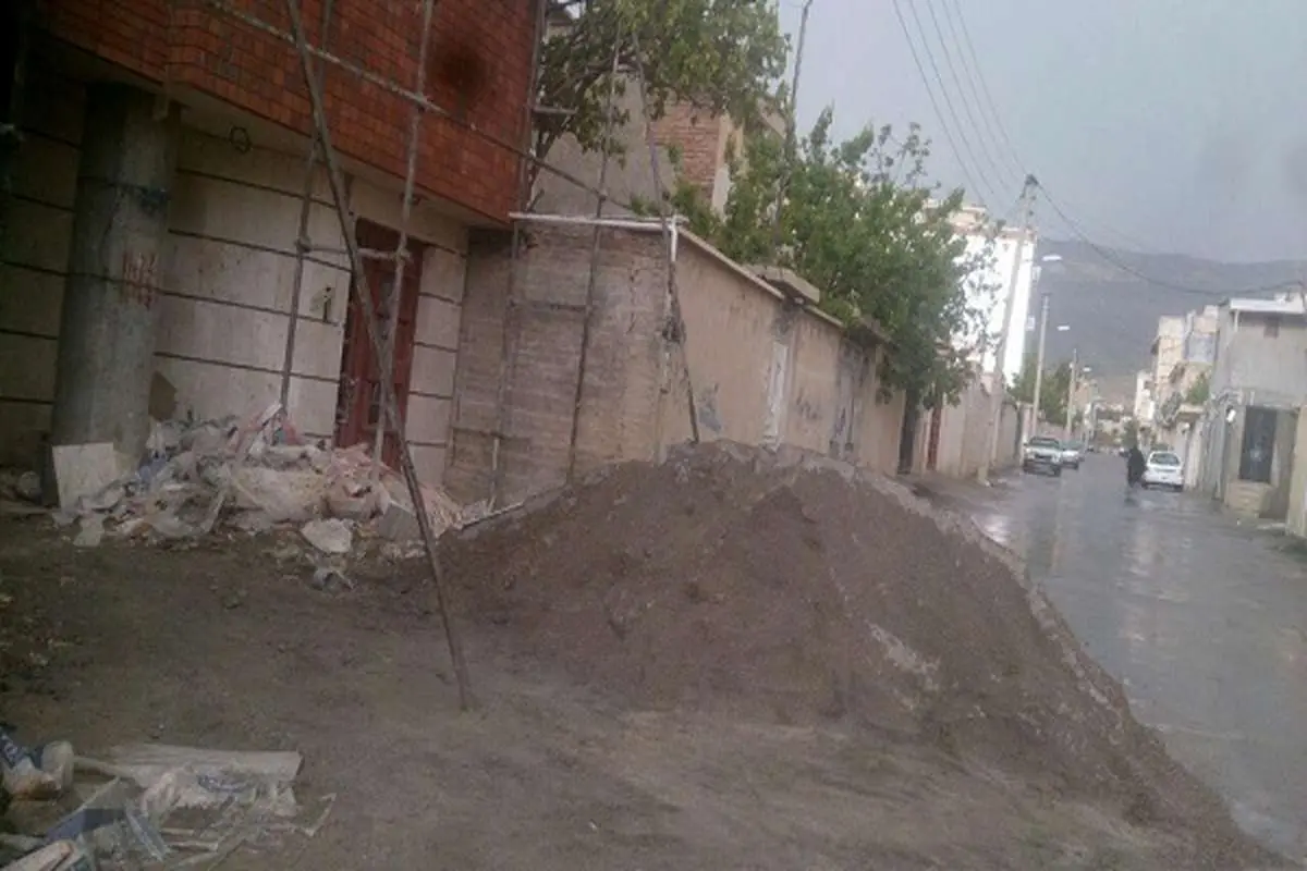 حذف زواید بصری و رفع سد معبر مصالح ساختمانی در شمال شرق تهران