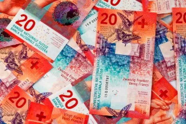 سوئیسی‌ها با وجود افزایش اپلیکیشن‌های پرداخت، همچنان از پول نقد فیزیکی استفاده می‌کنند!