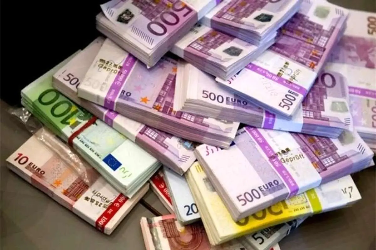 افت قیمت دلار و رشد یورو و پوند بانکی