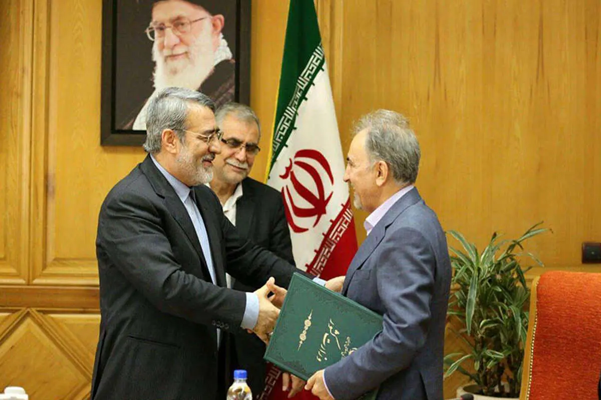 محمدعلی نجفی حکم شهرداری تهران را از وزیر کشور گرفت
