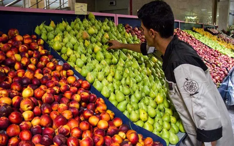 تهرانی‌ها میوه را ۲۸ درصد گران‌تر می‌خرند