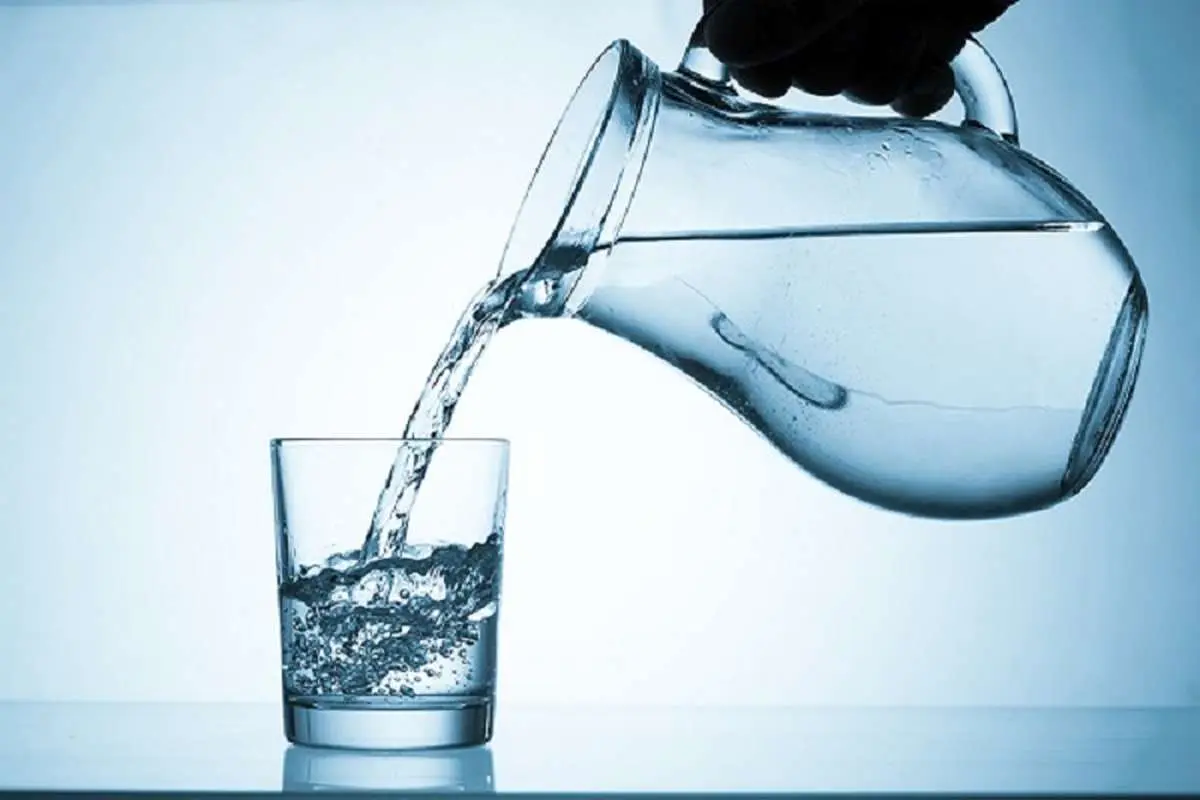 ترفندهایی ساده برای اینکه بیشتر آب بنوشیم