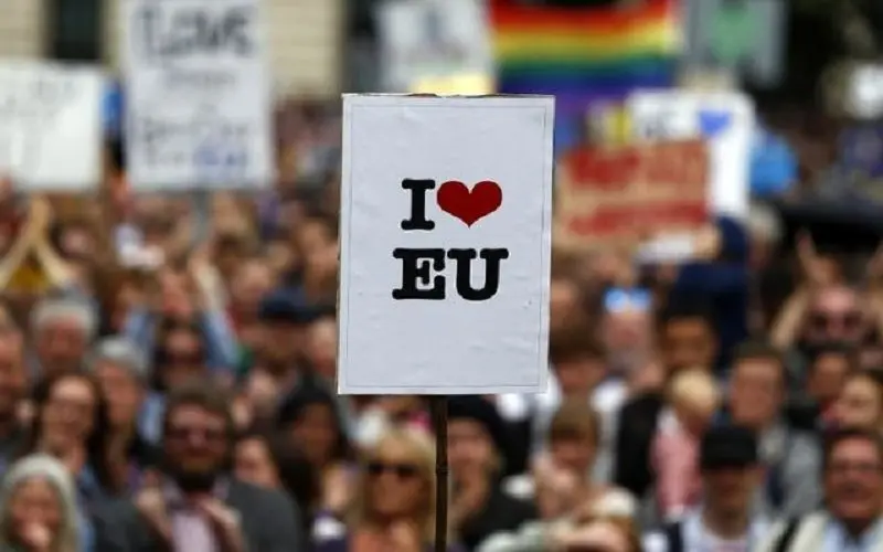 علاقه بیش از نیمی از انگلیسی‌ها به ماندن در اتحادیه اروپا