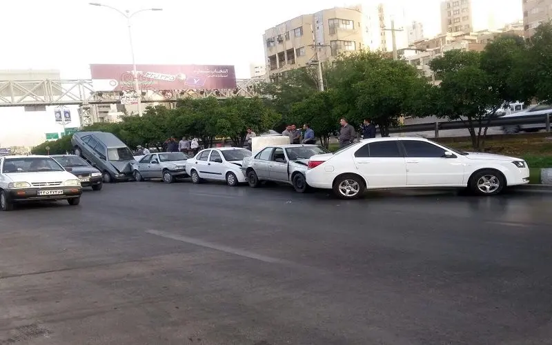 تصادف زنجیره‌ای در کرمان؛ 9 کشته و 15 زخمی