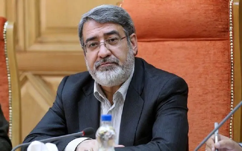 وزیر کشور در تلویزیون از زلزله تهران می‌گوید