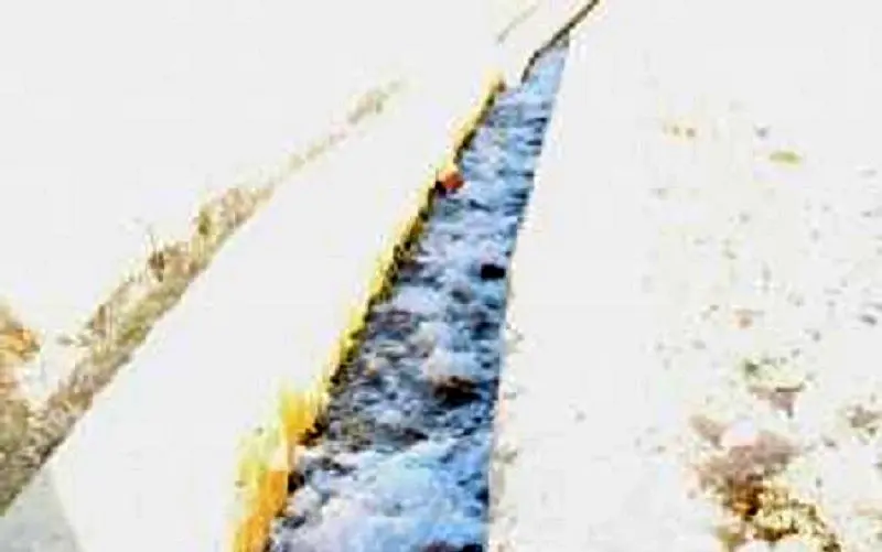 انتقال آب کشاورزی برای جلوگیری از خو‌د‌سوزی تالاب خان‌میرزا لردگان