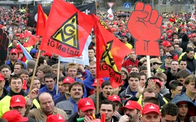 کارگران صنایع آلمان در اعتراض به دستمزد اعتصاب کردند