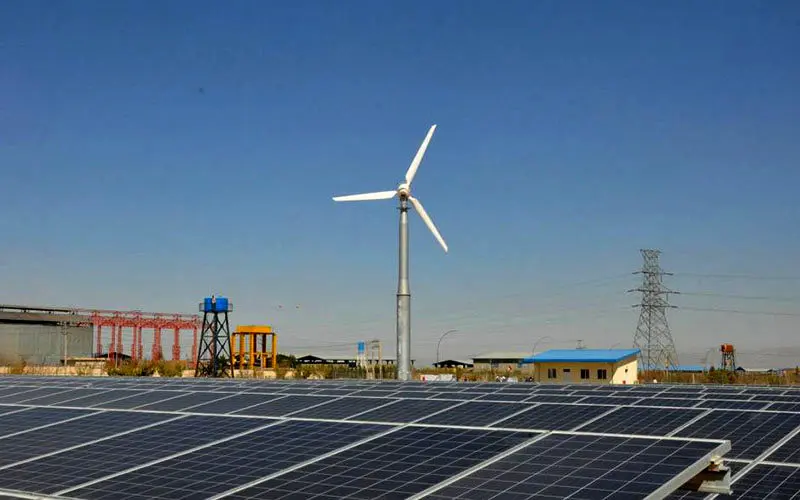 افزایش هزار مگاواتی نیروگاه‌های بادی و خورشیدی در سال آینده