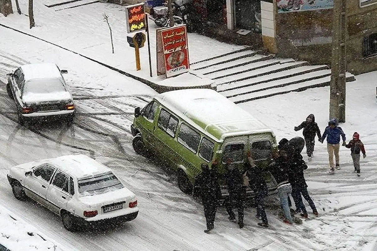نیمی از ایران همچنان درگیر برف و کولاک