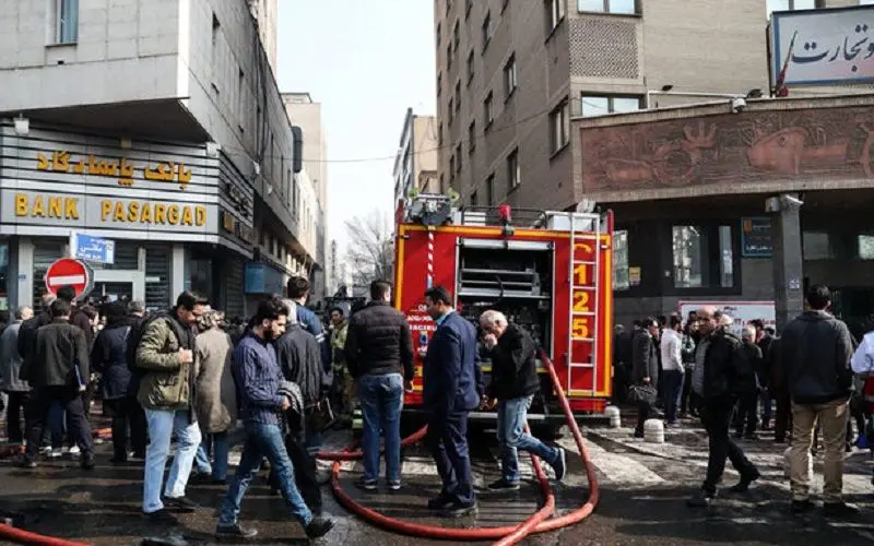 مصدومیت ۱۲ نفر در آتش‌سوزی ساختمان برق حرارتی وزارت نیرو