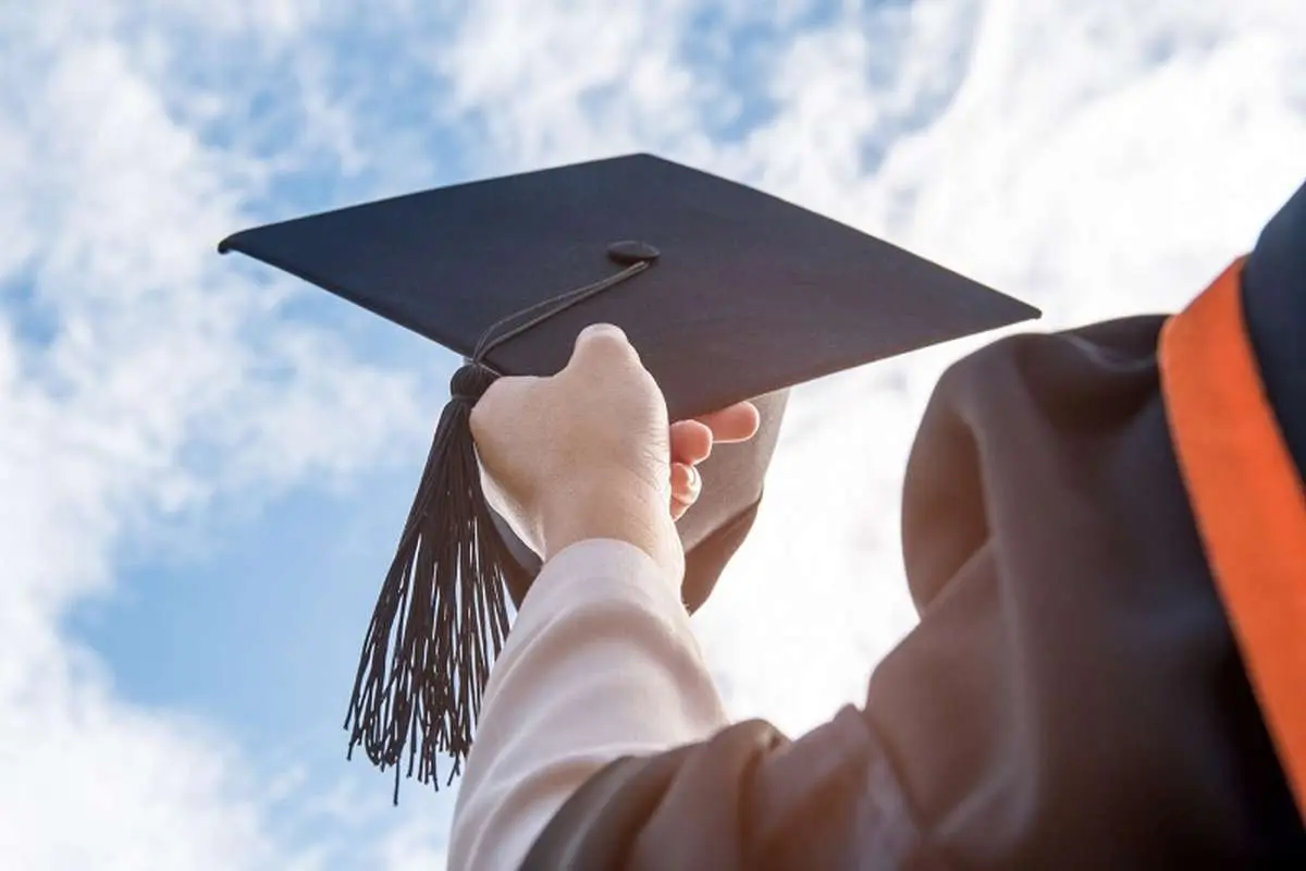 تحصیلات عالی چقدر بازده مالی دارد؟