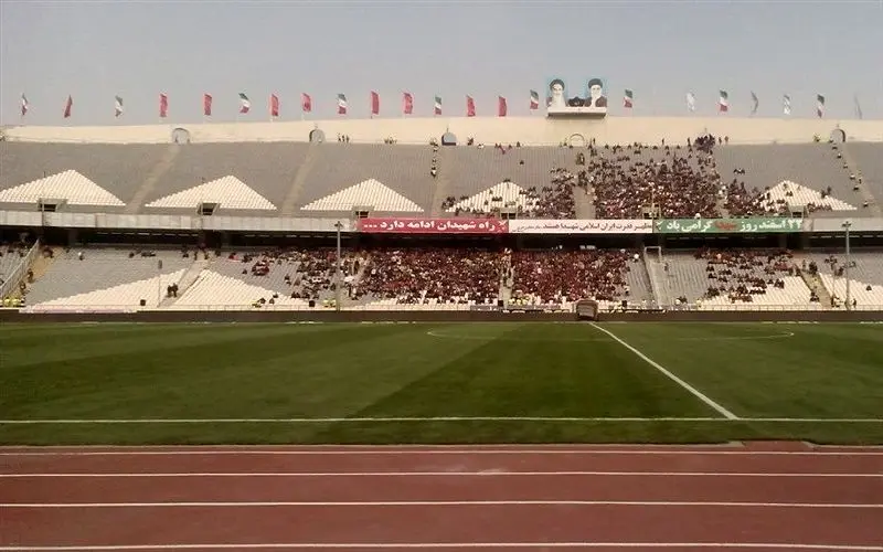 کارگران مجموعه ورزشی آزادی مقابل وزارت ورزش تجمع کردند