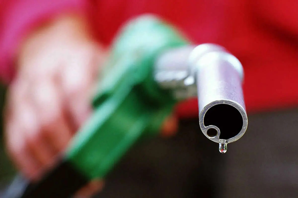 مصرف روزانه بنزین کل کشور به زیر ۱۰۰ میلیون لیتر رفت