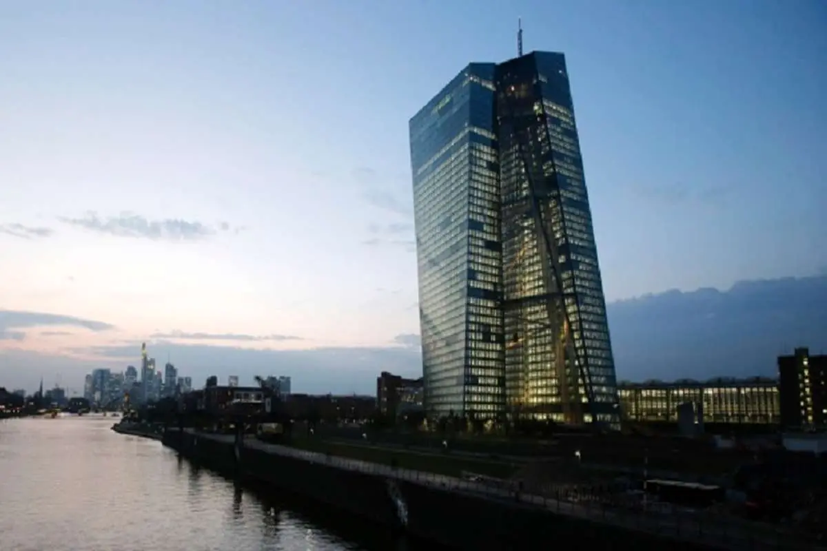 هشدار بانک مرکزی اروپا نسبت به تبعات منفی جنگ تجاری