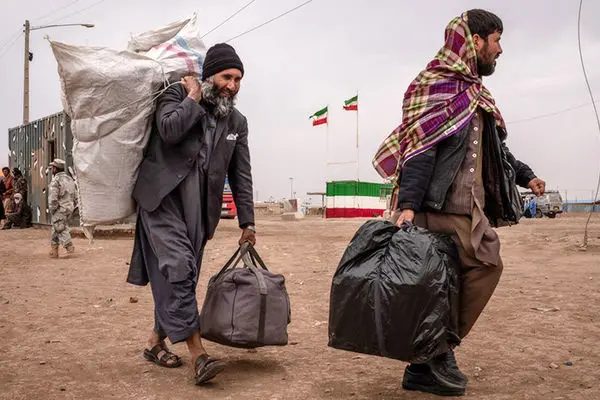 خروج بی‌سابقه مهاجران افغانستانی از ایران / چرا افغانستانی‌ها از ایران رفتند؟