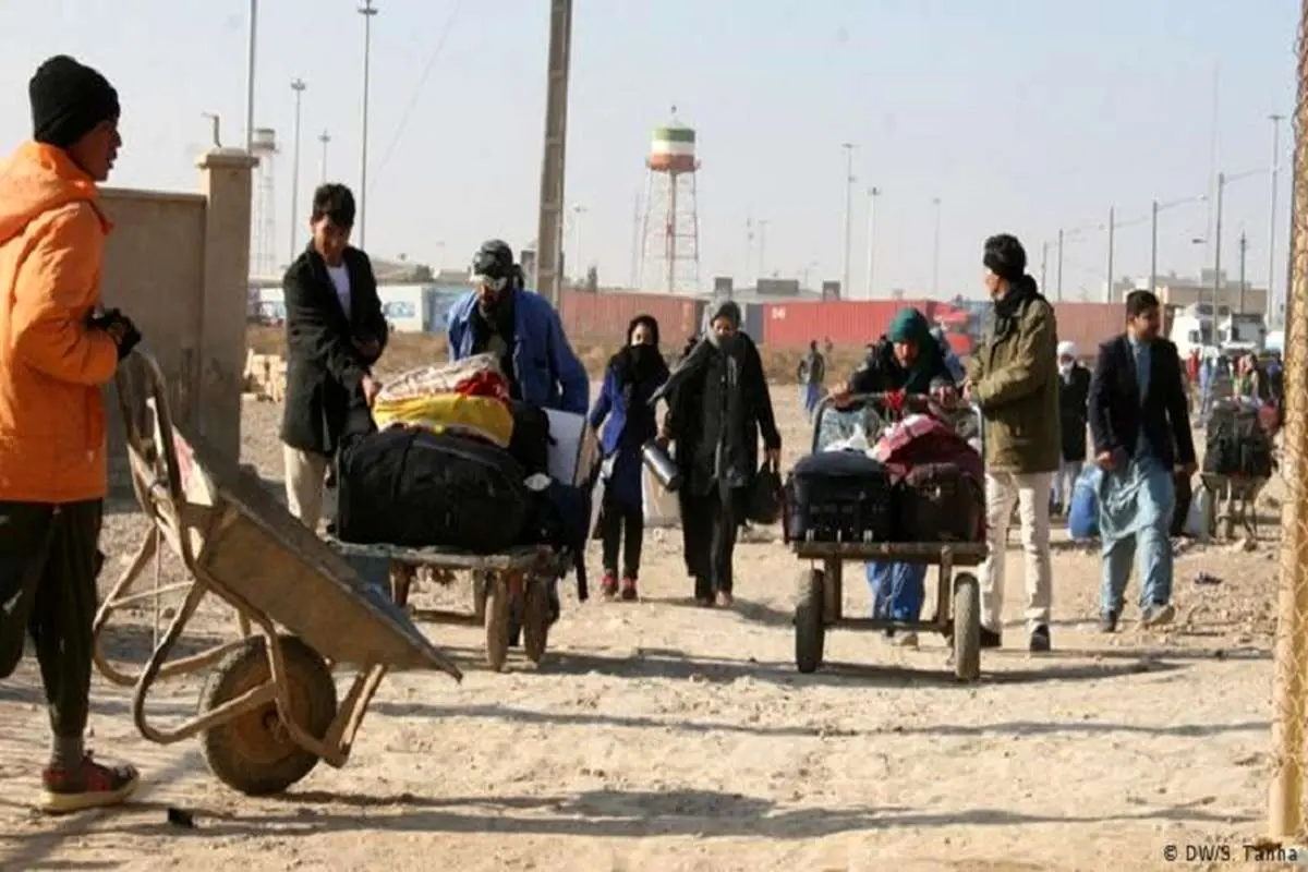واکنش‌ها به مهاجرت افغانستانی‌ها از ایران / بیکاری با رفتن مهاجران کم می‌شود؟