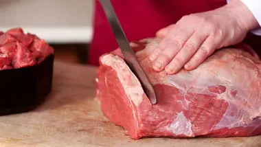 قیمت گوشت قرمز در بازار چند است؟
