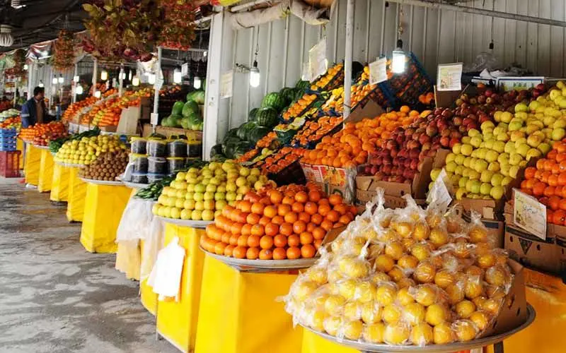 رونق فروش میوه‌های پلاسیده در مرکز شهر تهران