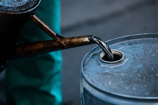 کاهش قیمت نفت ادامه دارد