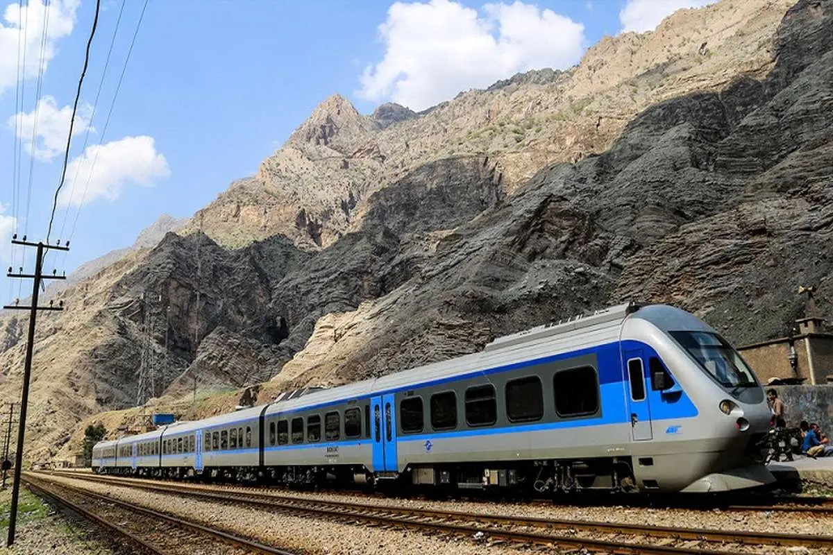 افتتاح قطار برقی تهران-مشهد طی دو ماه آینده