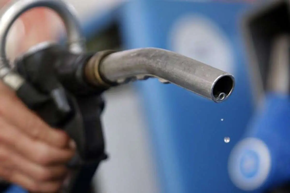 واردات بنزین در بهار امسال کاهش یافت