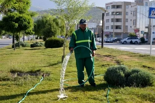 حصارکشی در پارک‌ها؛ نادیده گرفتن خواست مردم یا نمایش قدرت/ محمد درویش: تهران ملک شخصی شهردار نیست