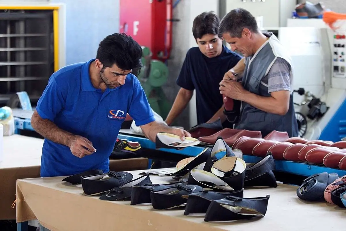 فروش کفش قاچاق در یزد با فروشنده غیرمجاز خارجی!