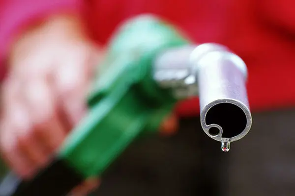 توقف عرضه بنزین سوپر پس از ادعای فعالیت بزرگ‌ترین پالایشگاه تولیدکننده بنزین یورو 5
