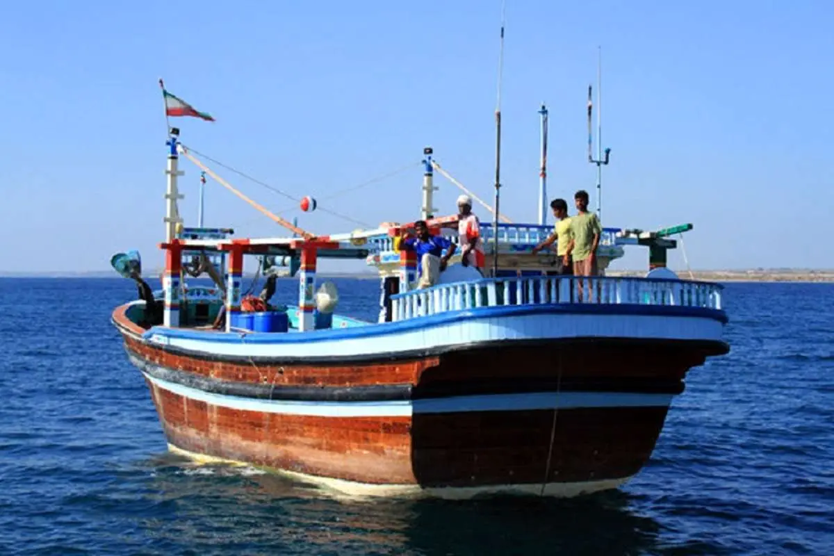 شیلات به موضوع حضور کشتی‌های چینی در آب‌های ایران ورود کند