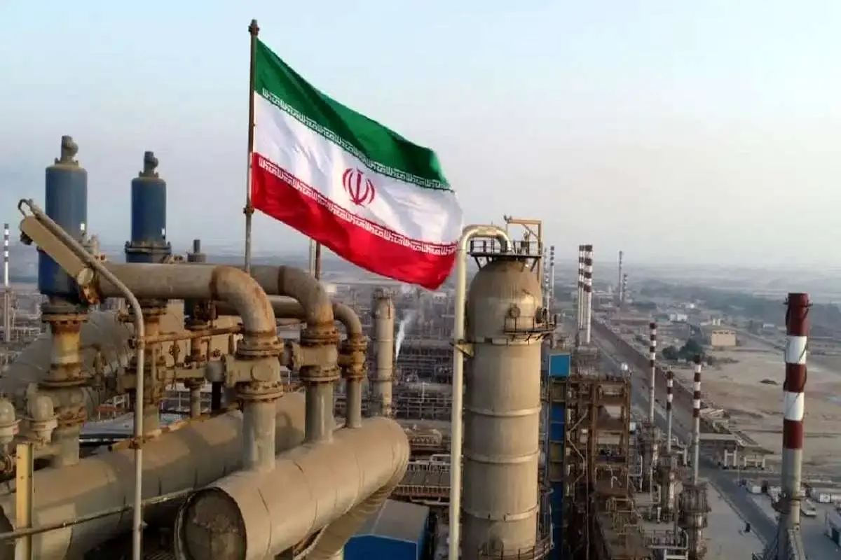 ایران روزانه یک میلیون بشکه نفت خام می فروشد