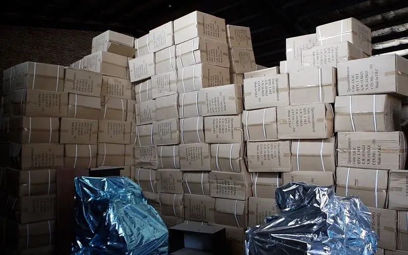 کشف 30 هزار بسته پوشک احتکار شده در سیرجان