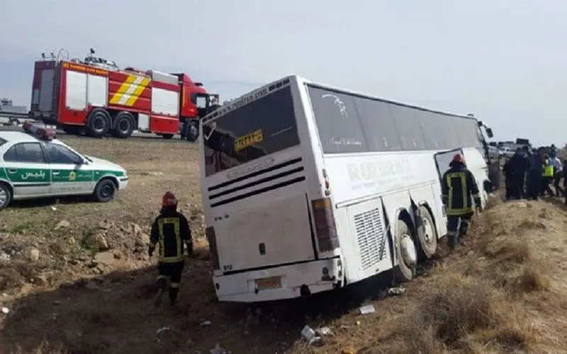 واژگونی یک دستگاه اتوبوس در محور شیراز به دشت ارژن